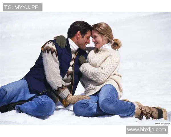 足球明星与爱侣的甜蜜瞬间揭示了他们的幸福生活与深厚感情